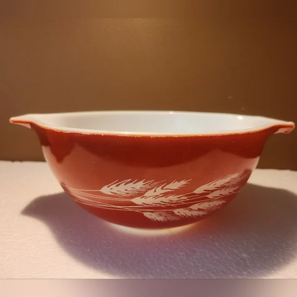 2 Vintage Pyrex Red and Orange Mixing Bowls 1.5L & 750ML - Picture 5 of 7